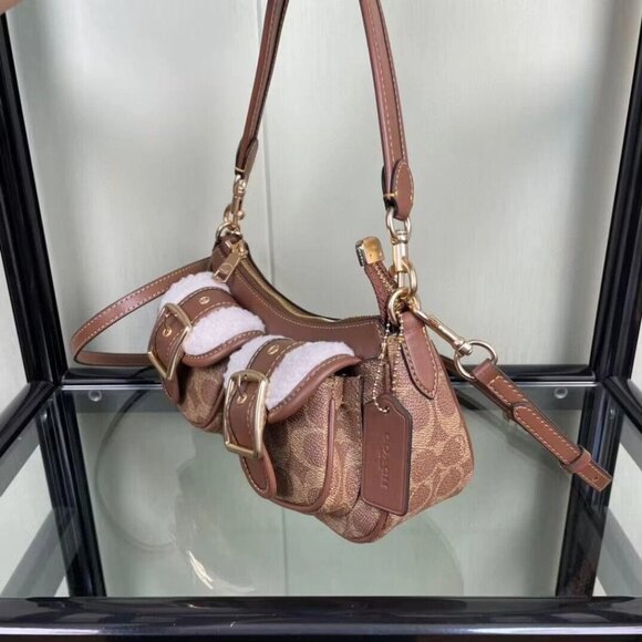 ✨✨New COACH Ashton Baguette Bag In Signature Canvas Tan/Natural CY658 - Picture 2 of 5